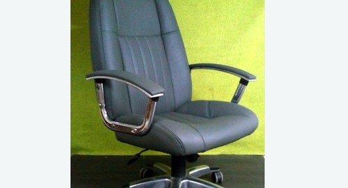 Перетяжка офисного кресла кожей. Петровск